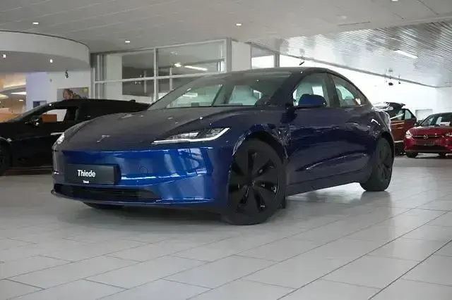 Gebraucht Tesla Model 3 366 kW (498 PS) 2024 Blau metallic Limousine