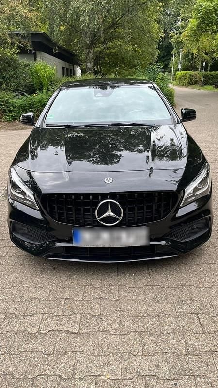 Schwarz Gebraucht 2018 Mercedes CLA180 AMG line Limousine | 19.999 € (Etwas zu teuer) - Bild 1/4