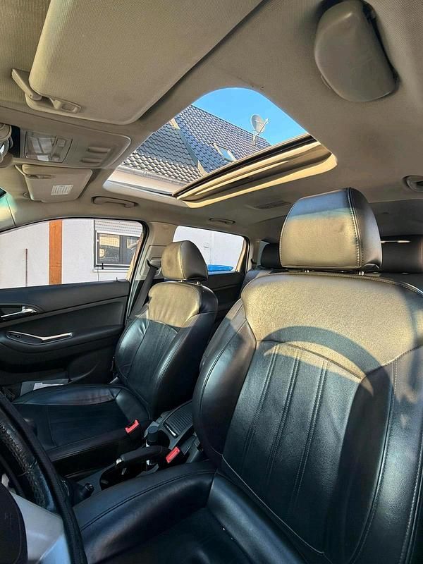 Gebraucht Chevrolet Orlando LT 163 PS (119 kW) 2012 Silber Van / Kleinbus