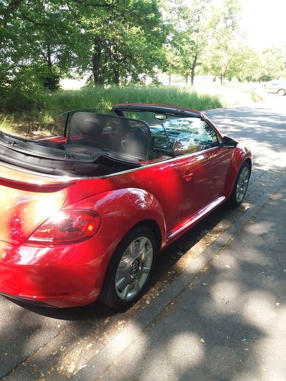 Gebraucht VW Beetle Cabriolet Design 105 PS (77 kW) 2015 Rot Cabrio