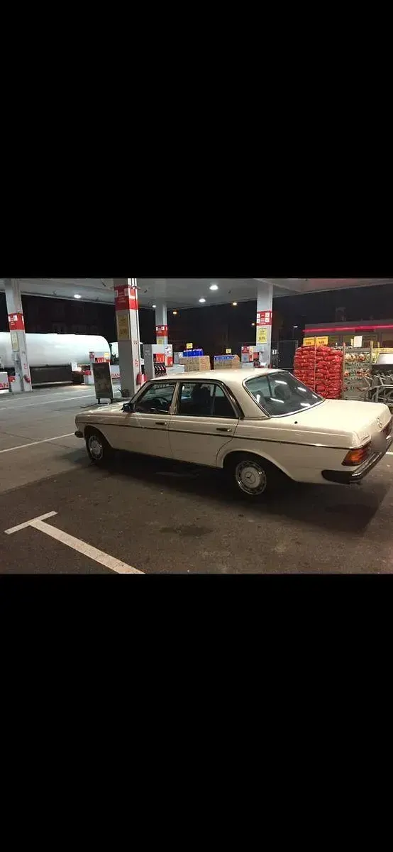 Gebraucht Mercedes 230 131 PS (96 kW) 1984 Weiß Limousine
