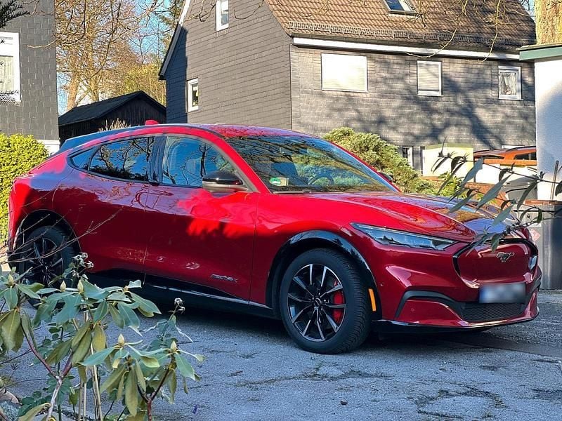 Gebraucht Ford Mustang Mach-E Extended Range 258 kW (351 PS) 2022 Rot SUV