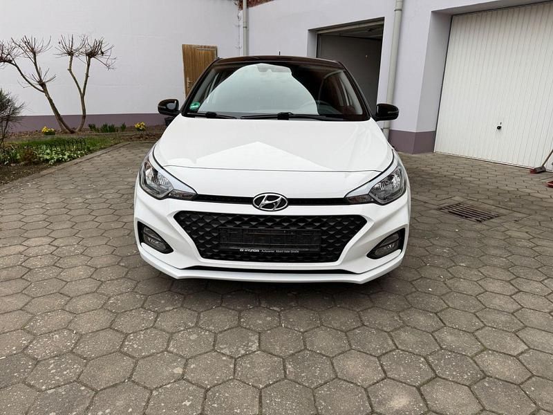 Gebraucht Hyundai i20 Trend 84 PS (61 kW) 2019 Weiß Kleinwagen