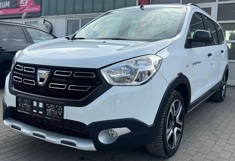Weiß Gebraucht 2021 Dacia Lodgy Stepway Van / Kleinbus | 11.799 € (Fairer Preis) - Bild 1/4