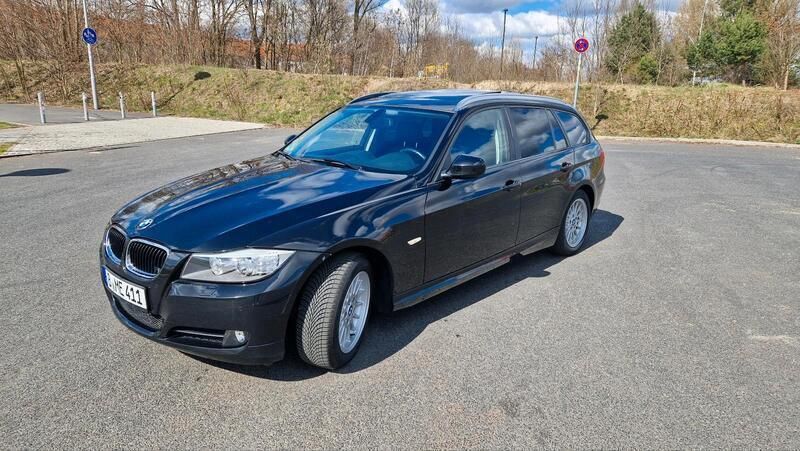 Schwarz Gebraucht 2011 BMW 320 Exclusive Kombi | 10.200 € (Teuer) - Bild 1/4