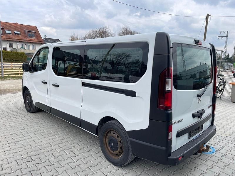 Gebraucht Opel Vivaro 145 PS (106 kW) 2016 Weiß Van / Kleinbus