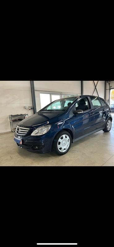 Blau Gebraucht 2005 Mercedes B200 Van / Kleinbus | 5.500 € (Fairer Preis) - Bild 1/4