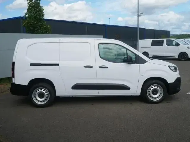 Neu Fiat Doblò 102 PS (75 kW) 2025 Weiß Van / Kleinbus