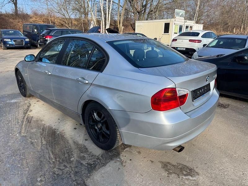 Gebraucht BMW 318 129 PS (94 kW) 2006 Silber Limousine