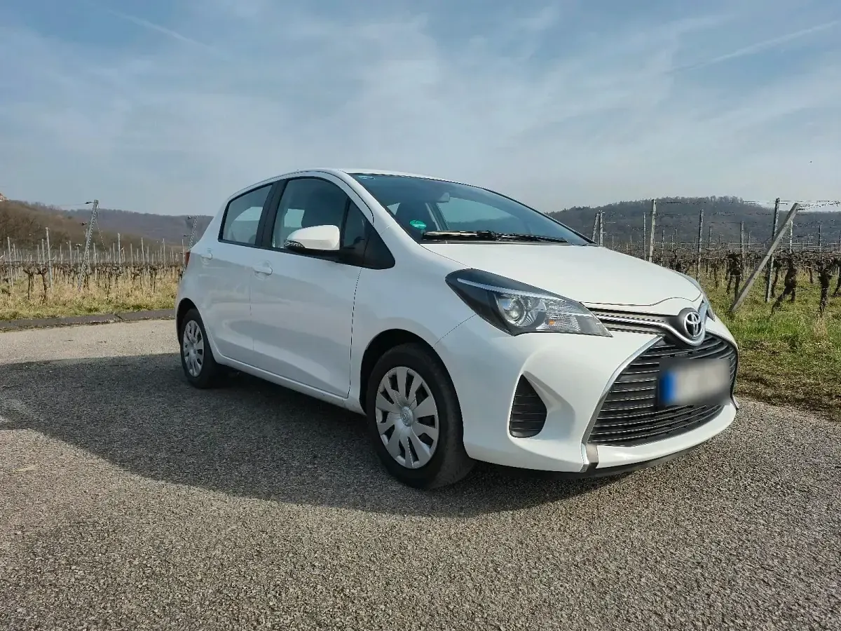 Gebraucht Toyota Yaris 99 PS (72 kW) 2014 Weiß Kleinwagen
