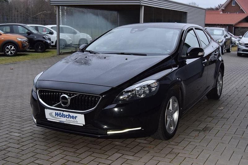 Gebraucht Volvo V40 Momentum 122 PS (89 kW) 2018 Schwarz Limousine