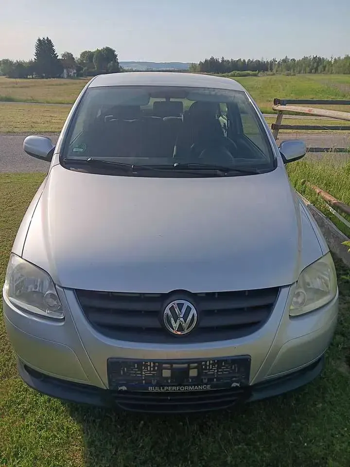 Gebraucht VW Fox 54 PS (39 kW) 2006 Silber Kleinwagen