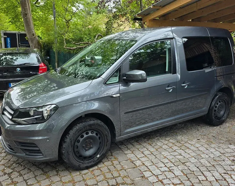 Używany VW Caddy 150 KM (110 kW) 2019 Szary Minivan