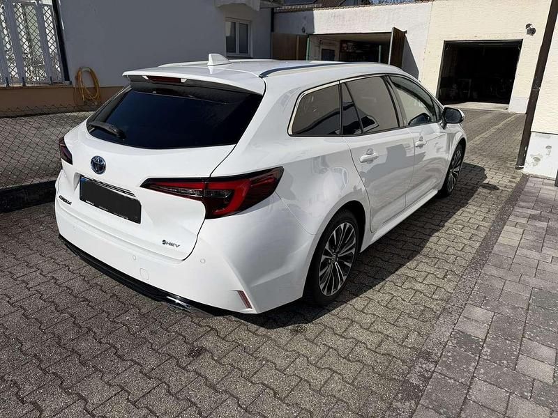 Gebraucht Toyota Corolla Team 196 PS (144 kW) 2024 Weiß Kombi