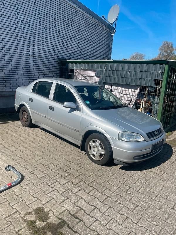 Gebraucht Opel Astra 75 PS (55 kW) 1997 Silber Limousine