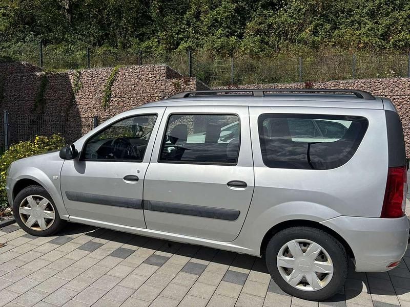 Silber Gebraucht 2013 Dacia Logan MCV Kombi | 2.199 € (Fairer Preis) - Bild 1/4