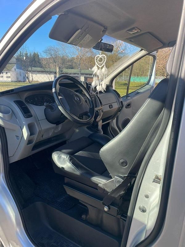 Gebraucht Opel Vivaro 135 PS (99 kW) 2004 Silber Van / Kleinbus