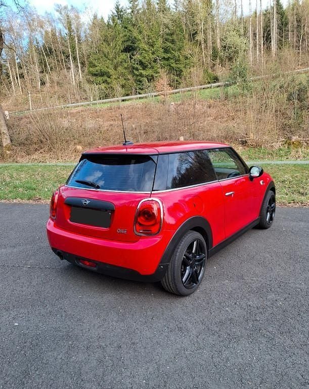 Usado Mini ONE 102 HP (75 kW) 2018 Vermelho Citadino