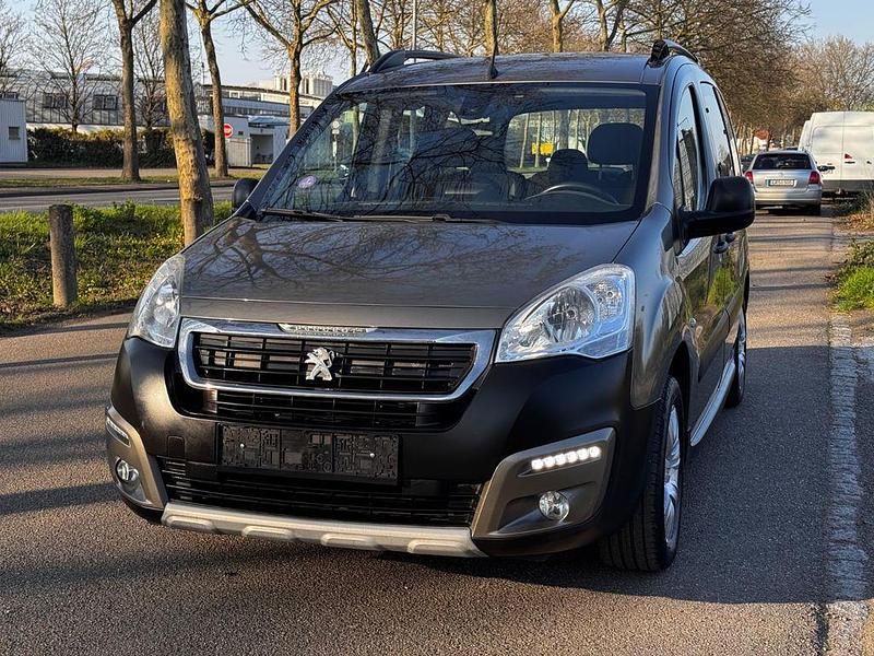 Gebraucht Peugeot Partner Tepee Outdoor 110 PS (80 kW) 2017 Grau Van / Kleinbus
