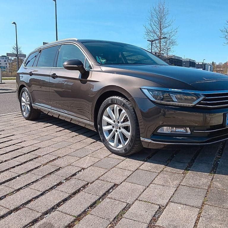 Braun Gebraucht 2017 VW Passat Highline Kombi | 17.350 € (Fairer Preis) - Bild 1/4
