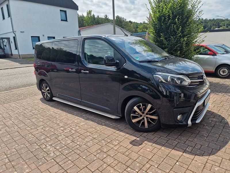 Schwarz Gebraucht 2018 Toyota Proace Executive Van | 29.000 € (Fairer Preis) - Bild 1/4