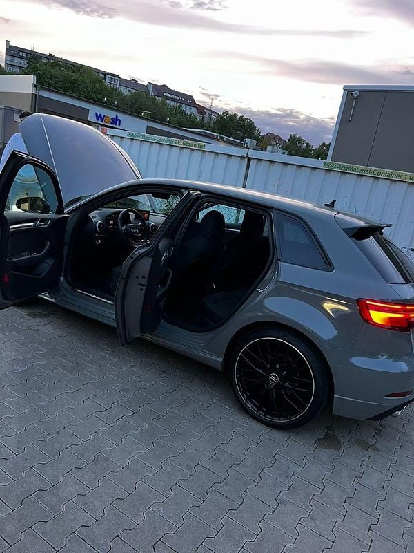Gebraucht Audi A3 Sport 150 PS (110 kW) 2020 Grau Limousine