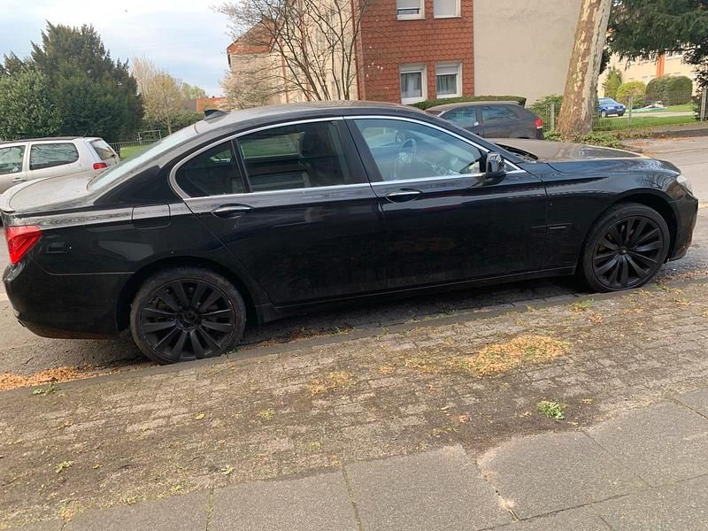Gebraucht BMW 730 245 PS (180 kW) 2010 Schwarz Limousine