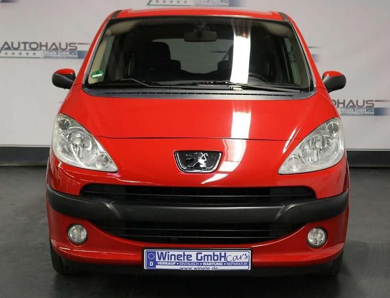 Gebraucht Peugeot 1007 Premium 73 PS (53 kW) 2007 Farbe rot aden/deckende Van / Kleinbus