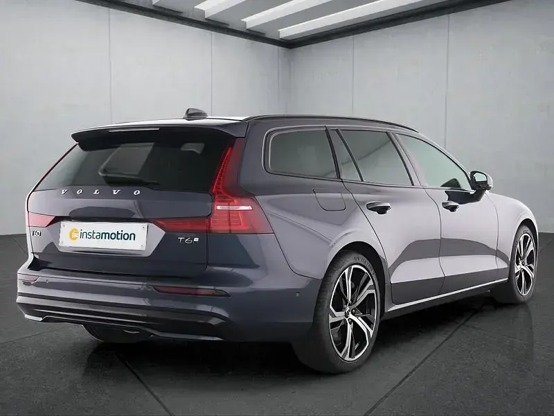 Gebraucht Volvo V60 349 PS (256 kW) 2025 Blau Kombi