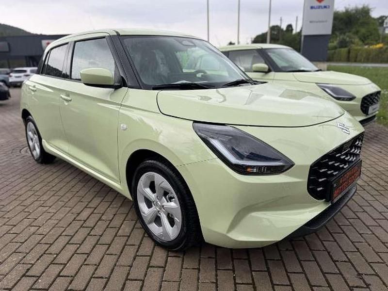 Neu Suzuki Swift Comfort 83 PS (61 kW) 2025 Gelb Kleinwagen