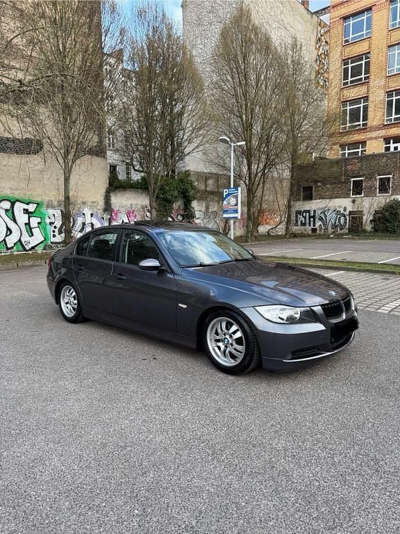Gebraucht BMW 318 129 PS (94 kW) 2006 Grau Limousine