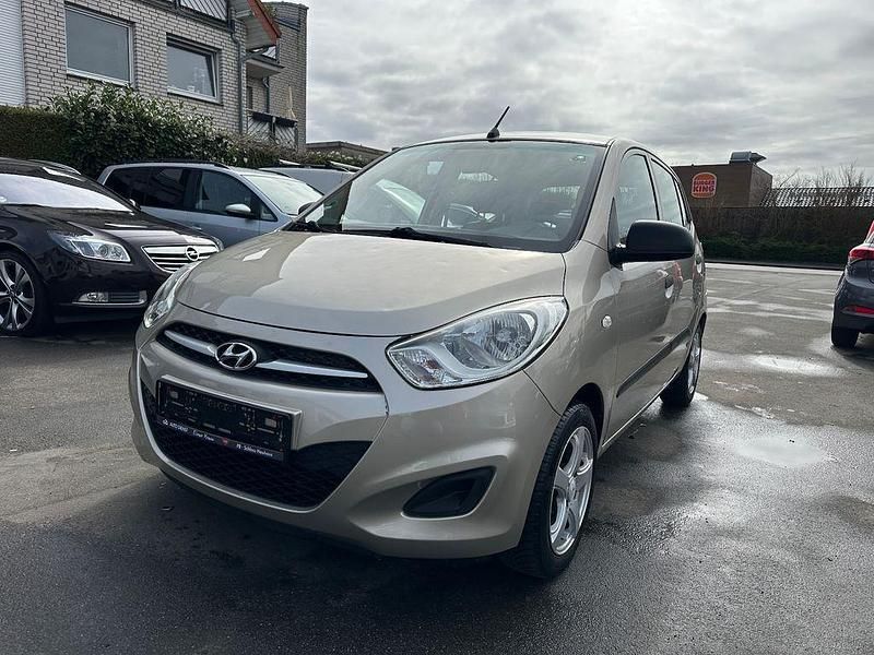 Gebraucht Hyundai i10 Edition 69 PS (50 kW) 2013 Beige Kleinwagen