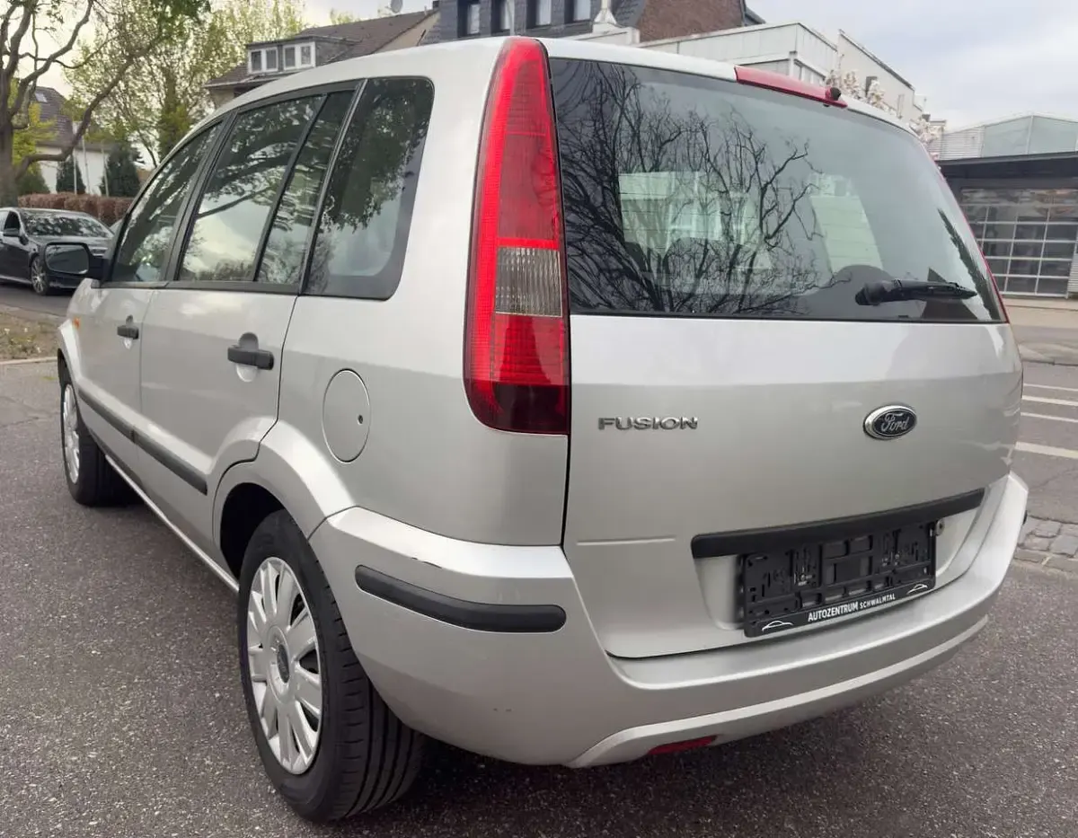 Gebraucht Ford Fusion Ambiente 80 PS (58 kW) 2003 Grau Kleinwagen