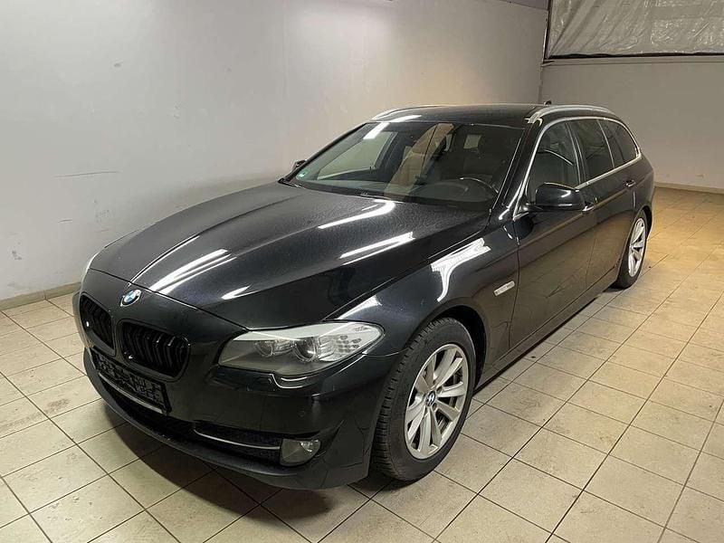 Gebraucht BMW 520 184 PS (135 kW) 2010 Black sapphire metallic Kombi