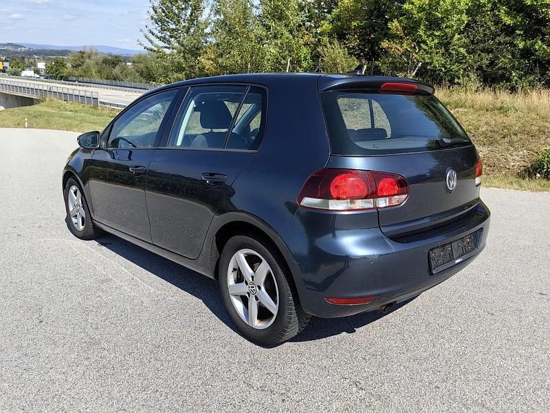 Gebraucht VW Golf VI Highline 105 PS (77 kW) 2011 Blau Kleinwagen