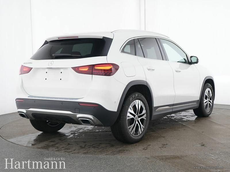 Gebraucht Mercedes GLA250 Progressive 163 PS (119 kW) 2024 Weiß SUV