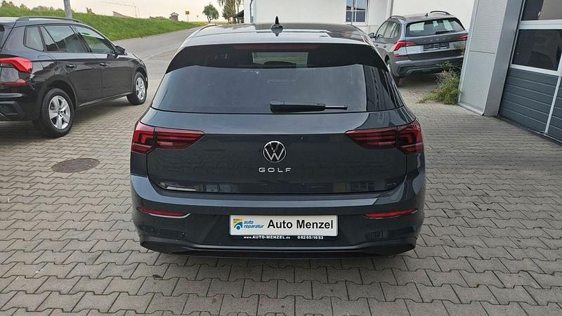Neu VW Golf VIII 116 PS (85 kW) 2025 Grau Limousine