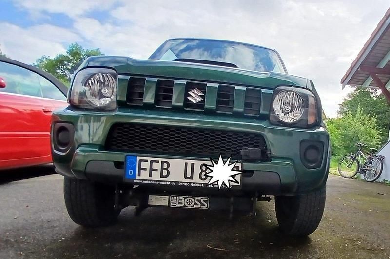 Grün Gebraucht 2015 Suzuki Jimny SUV | 19.549 € - Bild 1/4