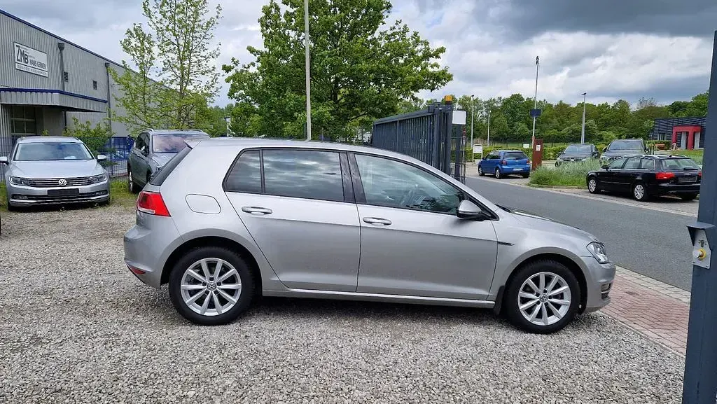 Gebraucht VW Golf VII LOUNGE 86 PS (63 kW) 2016 Silber Limousine