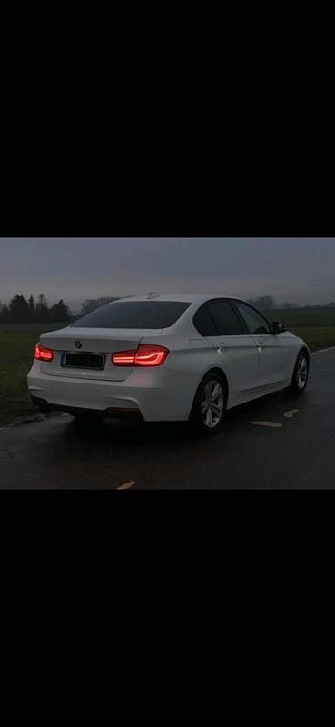 Weiß Gebraucht 2016 BMW 318 Sport Line Limousine | 12.500 € (Superpreis) - Bild 1/2