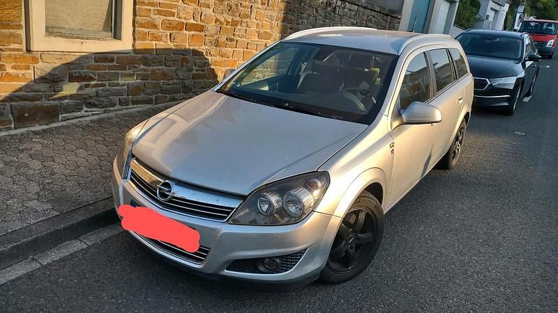 Silber Gebraucht 2010 Opel Astra Edition Kombi | 1.500 € (Guter Preis) - Bild 1/4