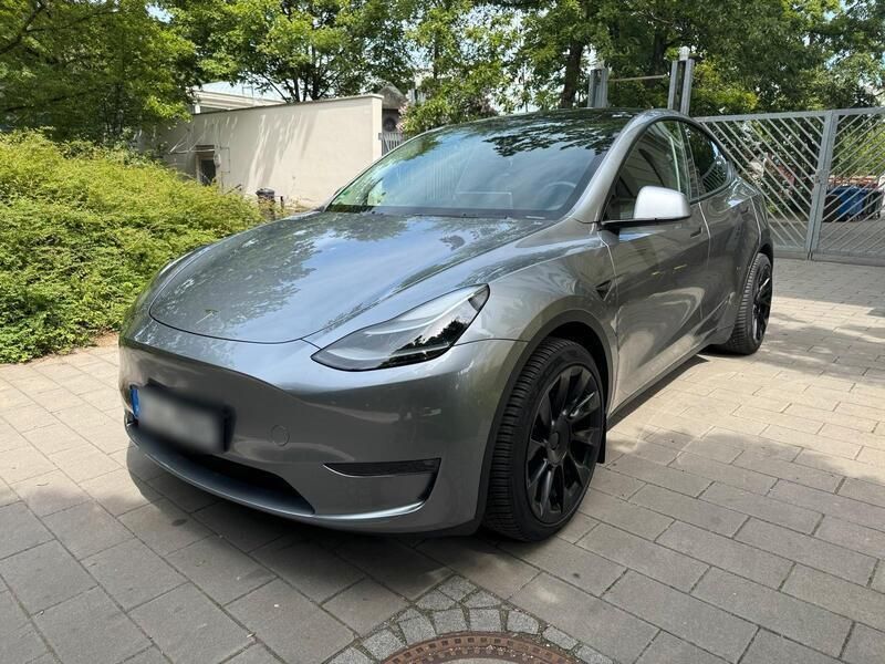 Silber Gebraucht 2023 Tesla Model Y Long Range SUV | 39.500 € - Bild 1/4