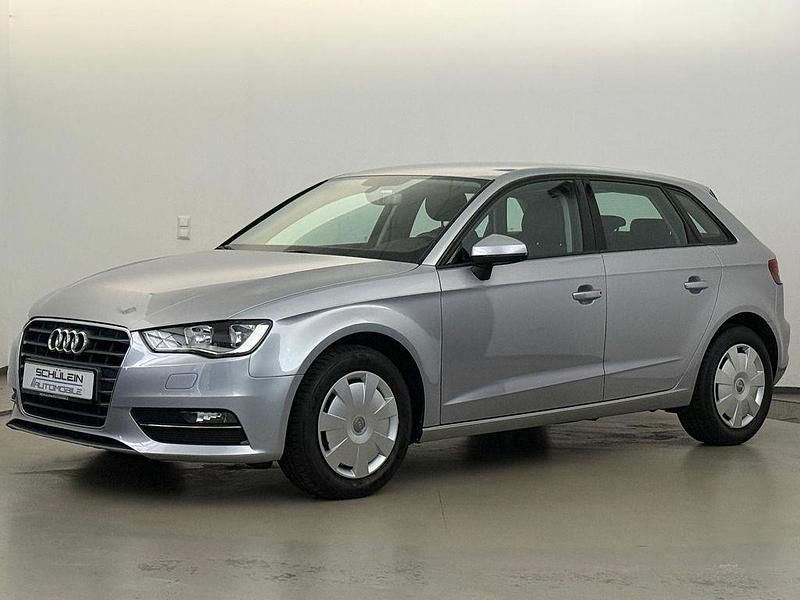 Gebraucht Audi A3 Attraction 110 PS (80 kW) 2016 Florettsilber Limousine