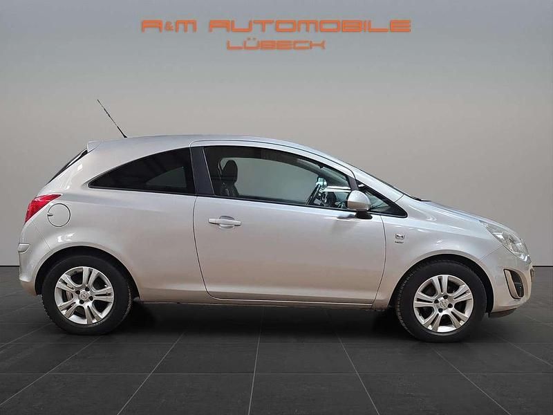 Używany Opel Corsa Satellite 69 KM (50 kW) 2011 Srebrny Hatchback