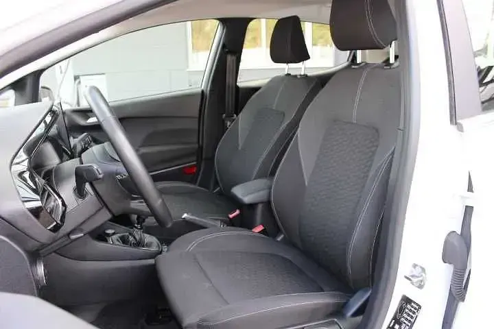 Gebraucht Ford Fiesta Titanium 125 PS (91 kW) 2022 Frostweiß Kleinwagen
