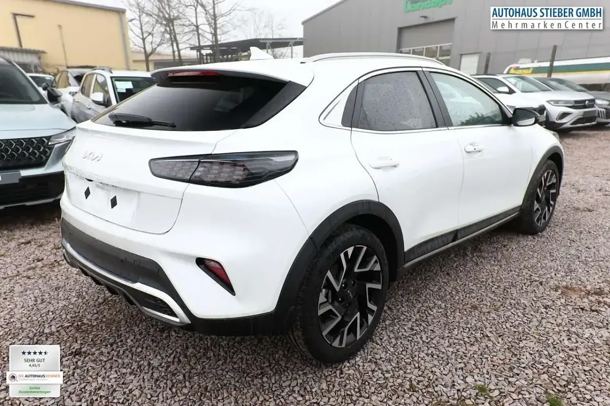 Neu Kia XCeed 179 PS (131 kW) 2026 Deluxeweiß metallic SUV