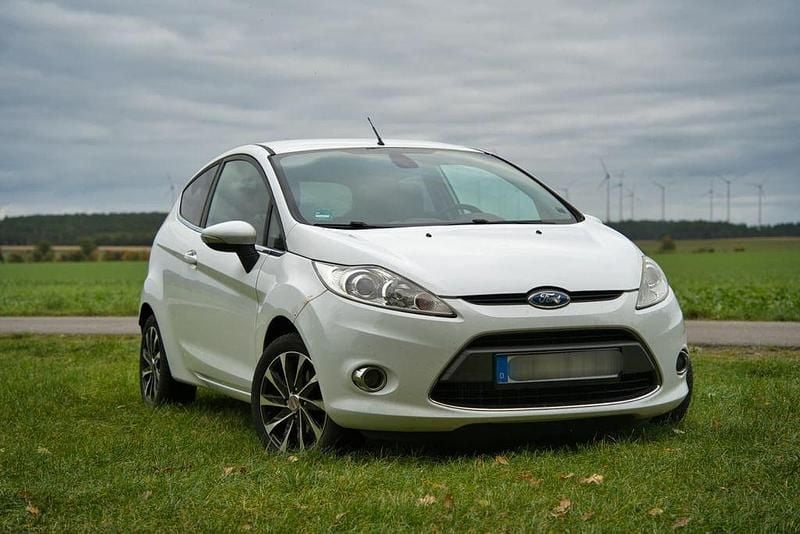 Weiß Gebraucht 2009 Ford Fiesta Trend Kleinwagen | 1.750 € (Superpreis) - Bild 1/4
