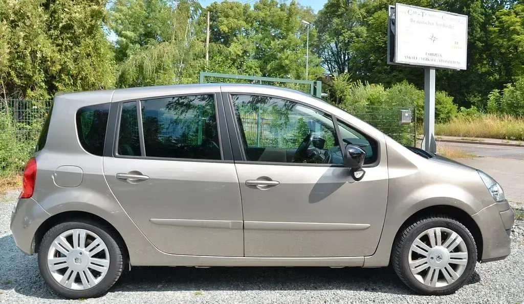 Gebraucht Renault Grand Modus 111 PS (81 kW) 2011 Braun Van / Kleinbus