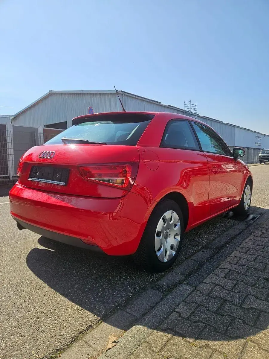 Gebraucht Audi A1 Attraction 86 PS (63 kW) 2011 Rot Kleinwagen