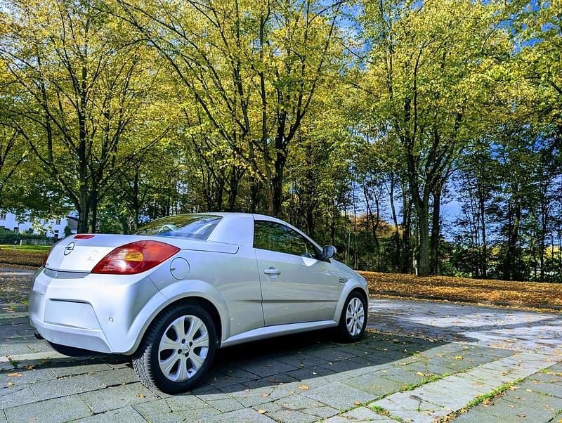 Gebraucht Opel Tigra 90 PS (66 kW) 2008 Silber Cabrio